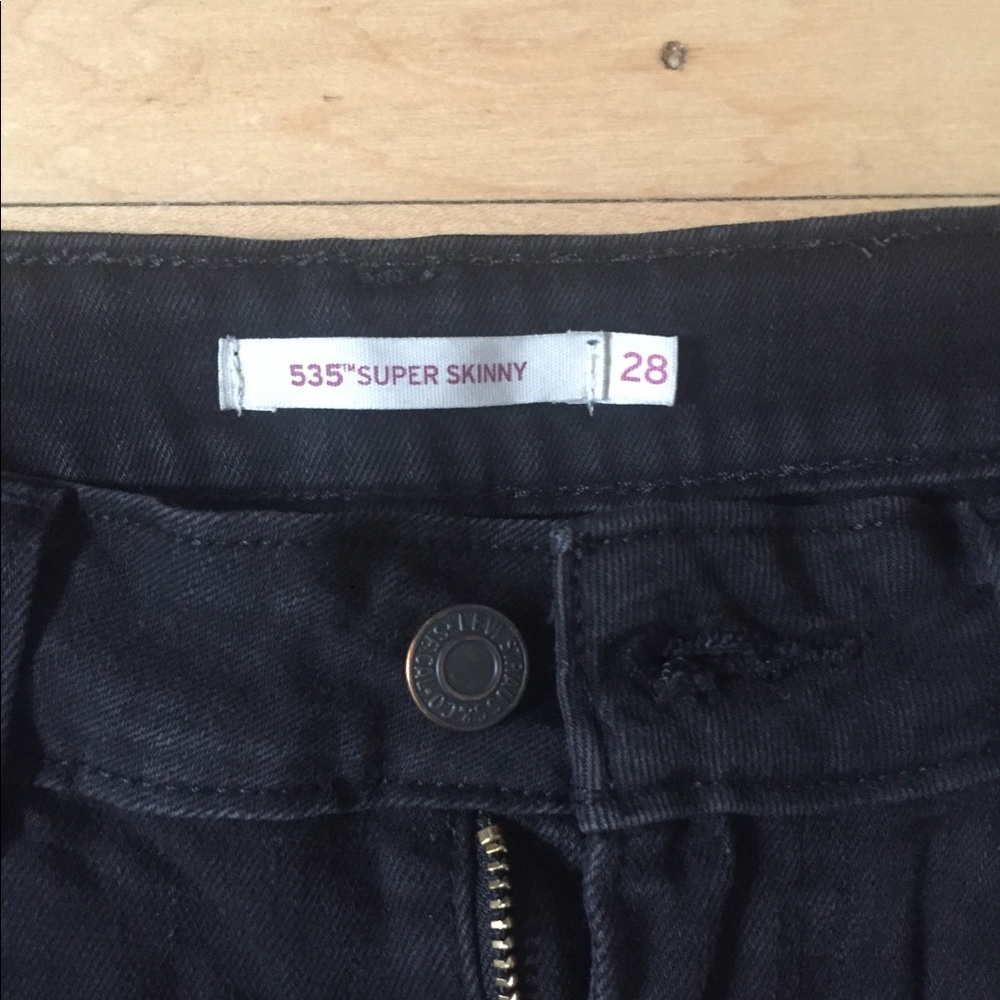 Black skinny Levi’s